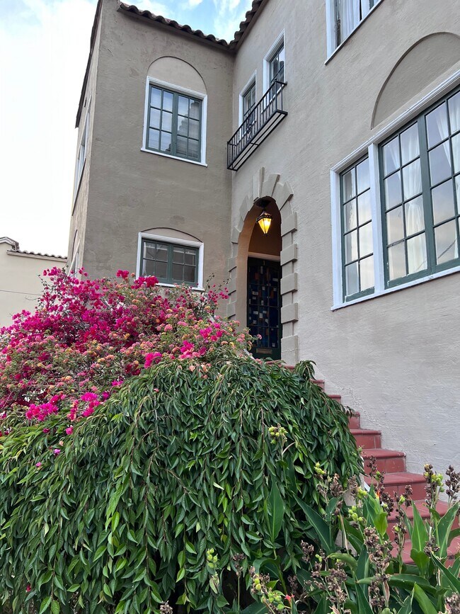 Building Photo - 476 Weldon Ave