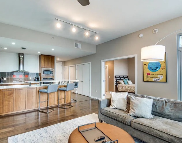 Building Photo - 2323 N Houston-180.5