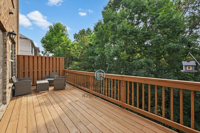 Building Photo - A beautifully maintained 3-bedroom, 3.5-ba...