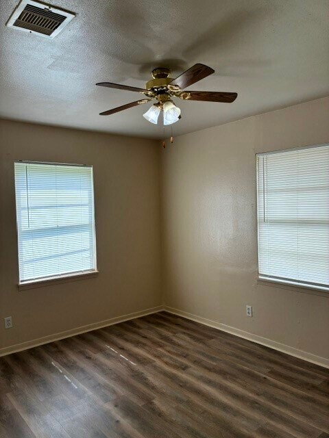 Building Photo - 1805 Thelma Ln