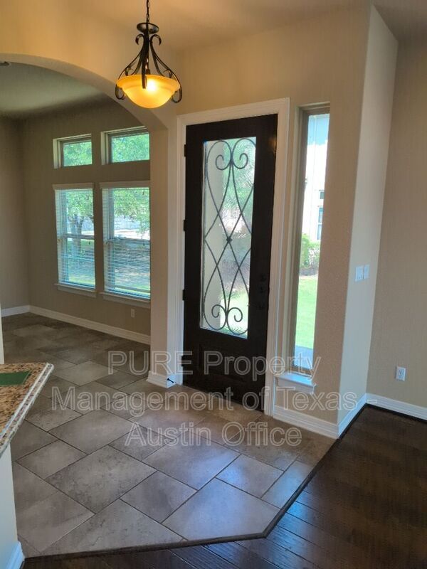 Building Photo - 325 Lombardia Dr