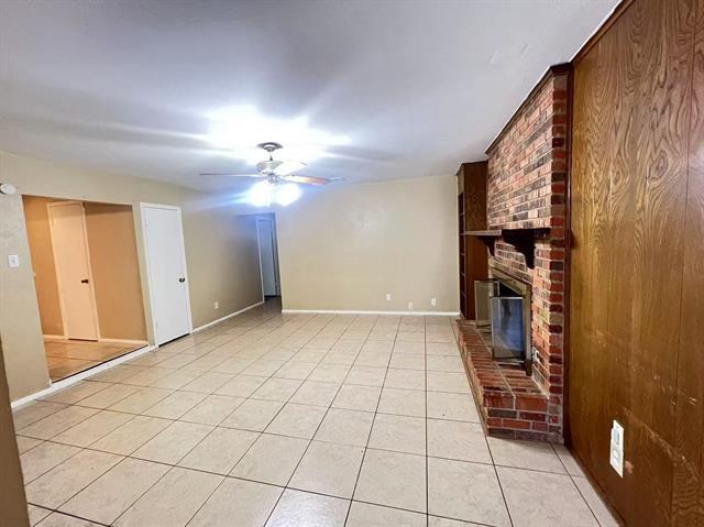 Building Photo - 1105 Spring Lake Dr