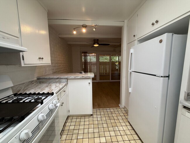 Building Photo - Large and bright condo in the Grossmont Vi...