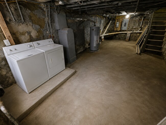 Building Photo - Spacious 2BR Townhouse with Private Patio in the Heart of Newbold