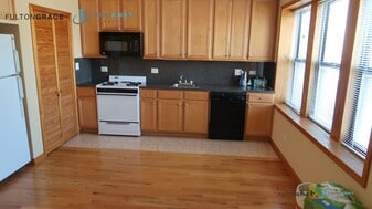 Building Photo - 1402 N Ashland Ave
