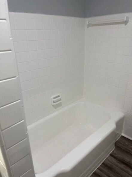 Building Photo - 2040 Alpine Dr