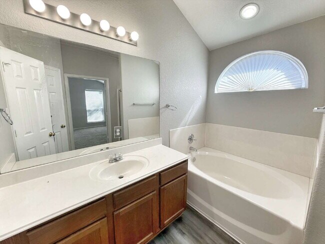 Building Photo - Freshly Painted 4-Bedroom Home in North Park Meadow