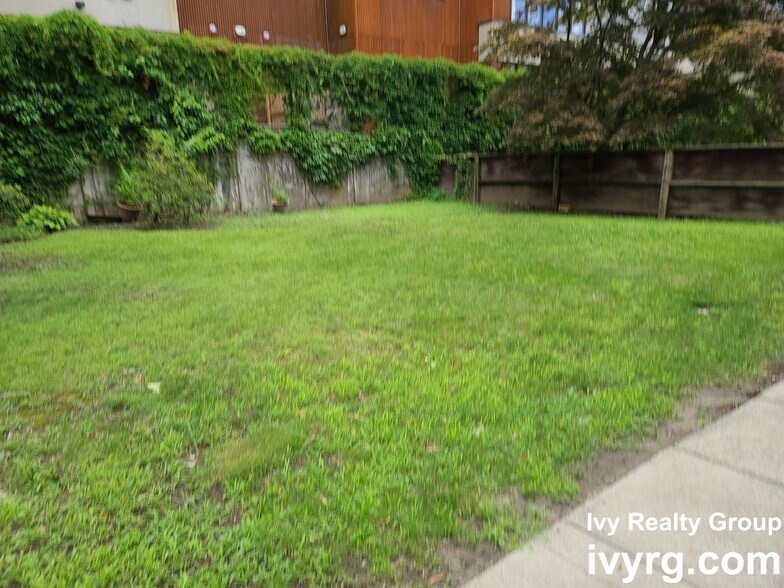 Building Photo - 46 Paulina St