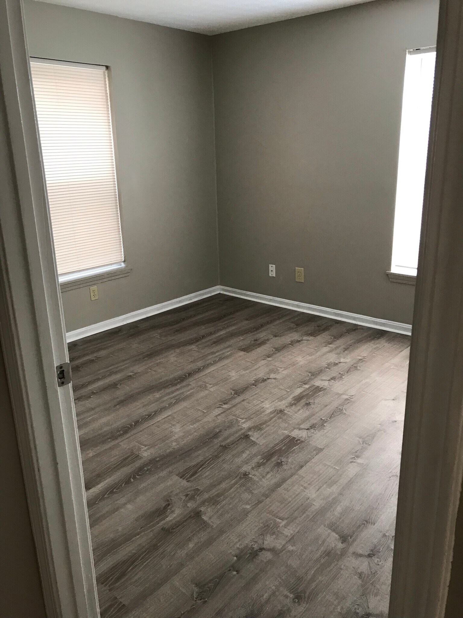 Building Photo - 2113 Magazine St