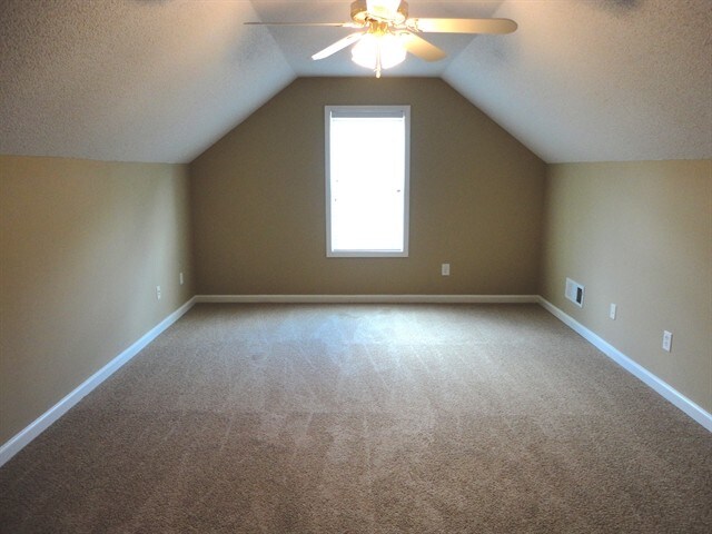Building Photo - 142 Candle Ln