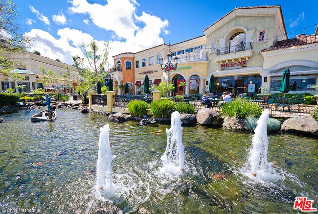 Building Photo - 4642 Park Granada Park