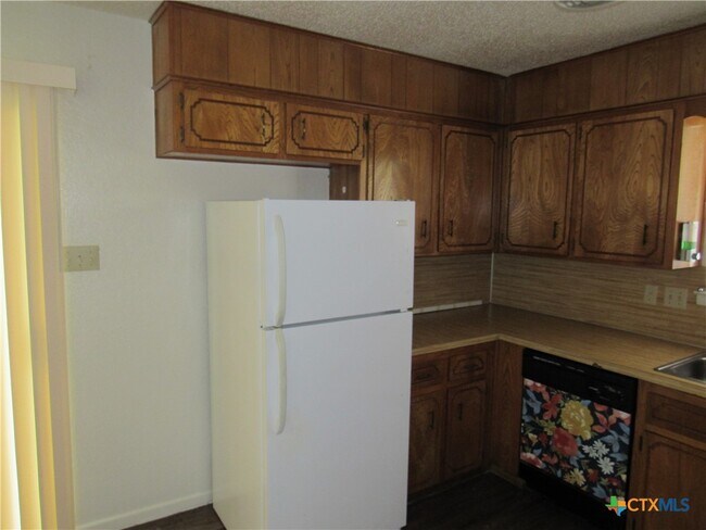 Building Photo - 2406 Shoemaker Dr