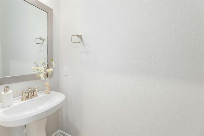 Building Photo - 6805 Covina Ln