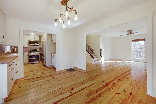 Building Photo - 145 Hendrix Ave