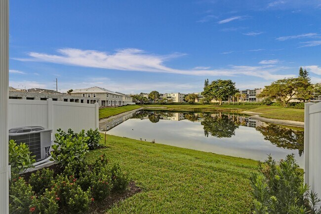 Building Photo - 585 Sanderling Cir