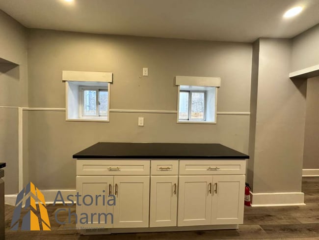 Building Photo - 2 Bedroom Home with Den, Exposed Brick, and Updated Kitchen in Westport