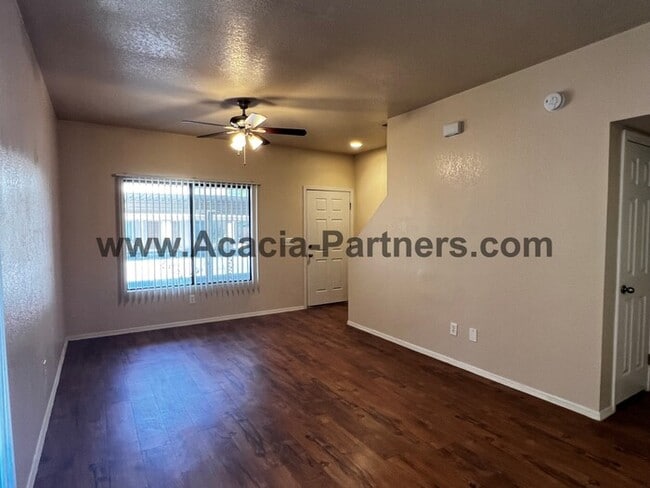 Building Photo - **Gated!!**Two Bedroom Townhome