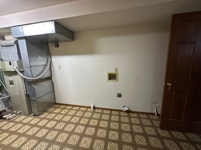 Building Photo - 23601 Labare Rd