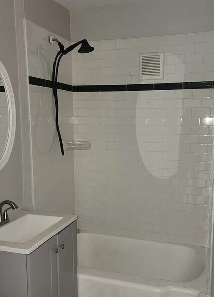 Building Photo - 127 Smalley St