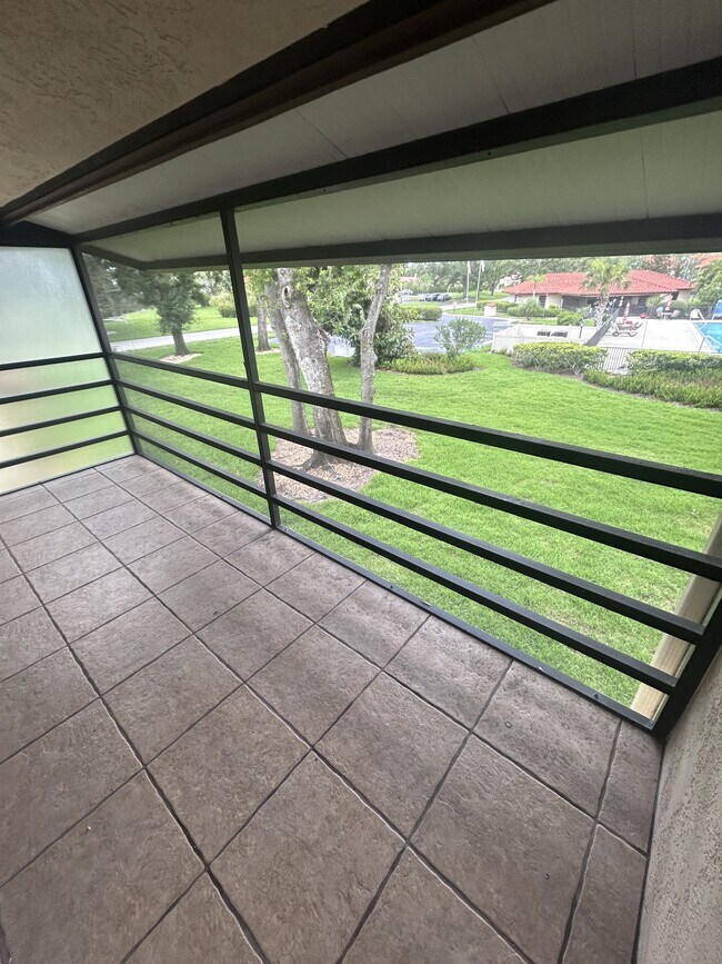 Building Photo - 5785 Gardens Dr