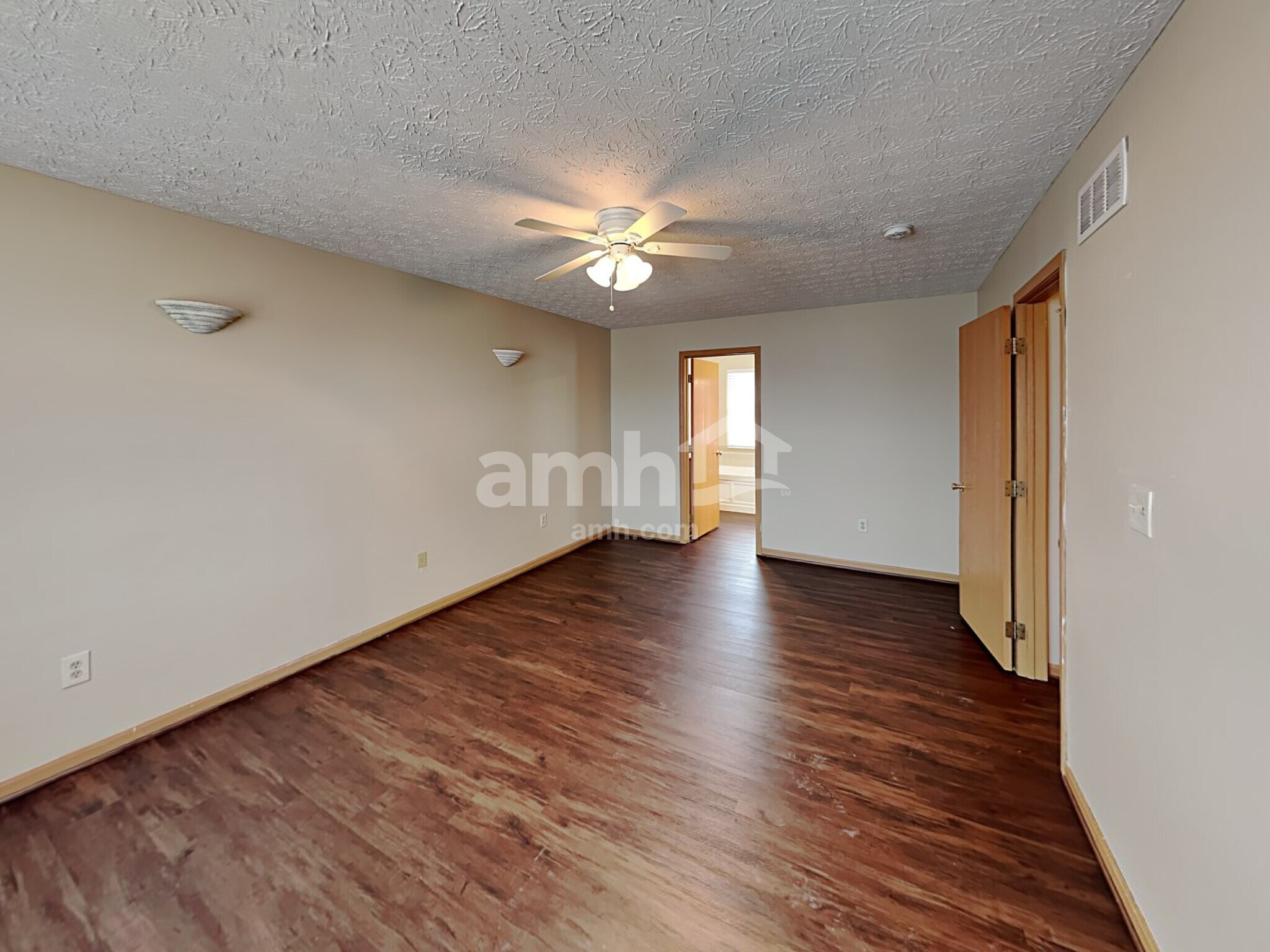 Building Photo - 472 Greenhill Dr