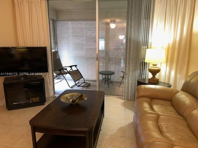 Building Photo - 311 S Hollybrook Dr