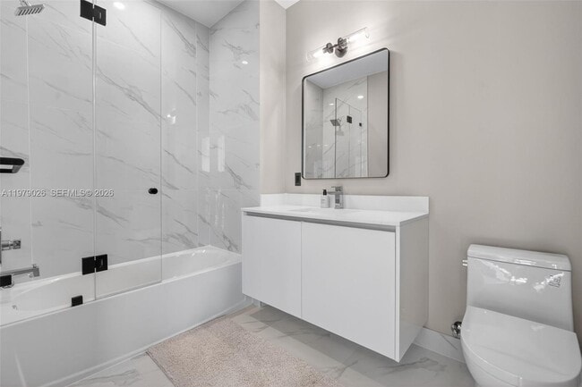 Building Photo - 700 NE 24th St