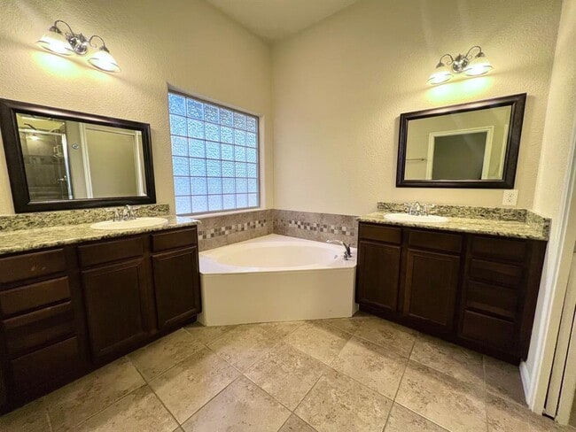 Building Photo - 212 Waikakaaua Dr