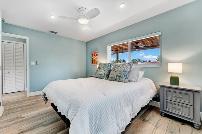 Building Photo - 2291 SE 15th St