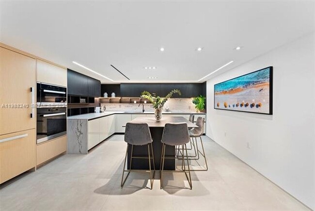 Building Photo - 2301 Collins Ave