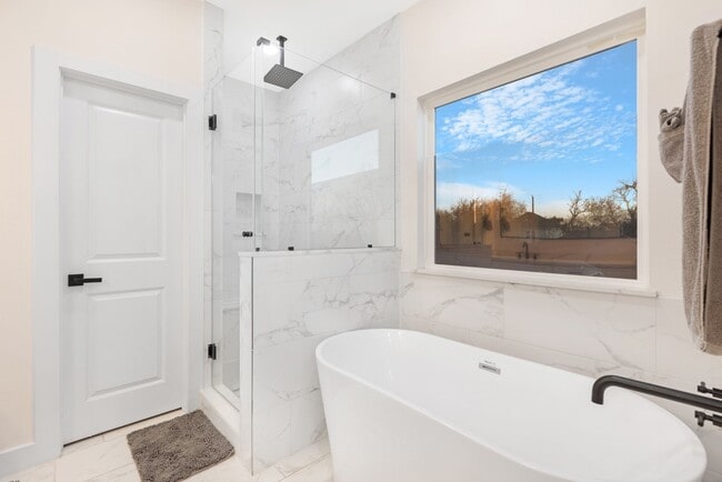 Building Photo - 907 Pollard St