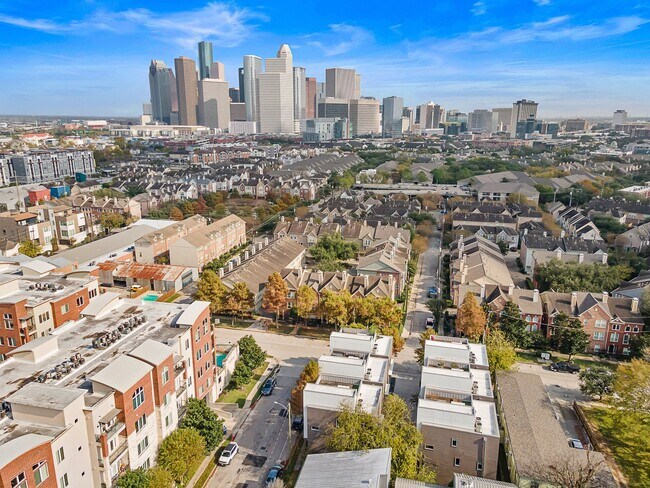 Building Photo - 105 Willard St