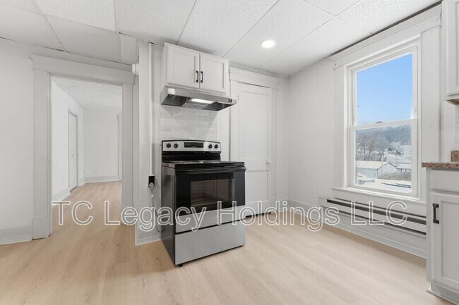 Building Photo - 16 Flint St