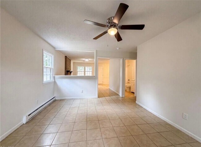 Building Photo - 4708 Chaucer Dr