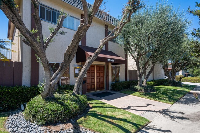 Building Photo - 2 br, 1 bath Condo - 25925 Narbonne Avenue