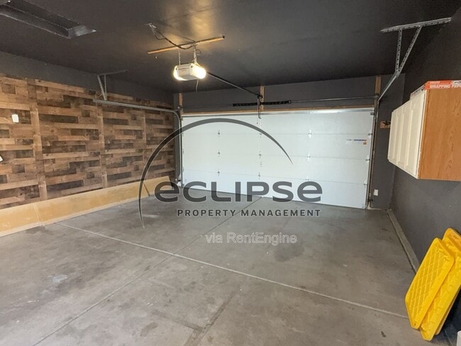 Building Photo - 464 Tara Dr