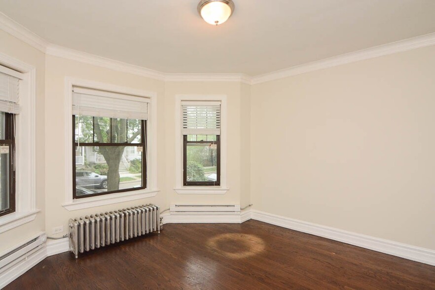 Building Photo - 2131 W Giddings St