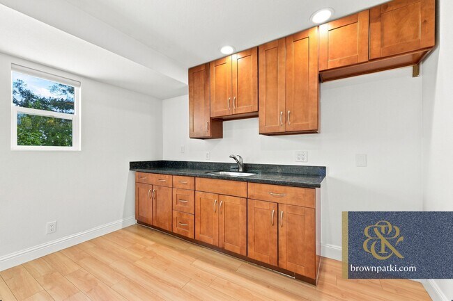 Building Photo - 1042 Madison Ave