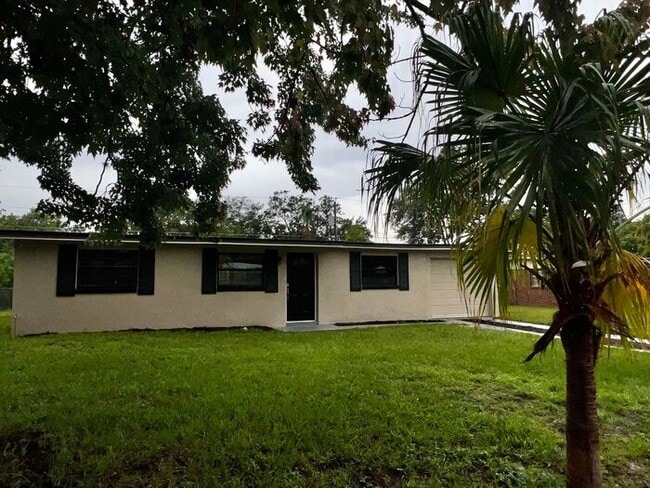 Primary Photo - Remodeled 4 Bedroom 2 Bath Home Minutes from Sanford international Airport!