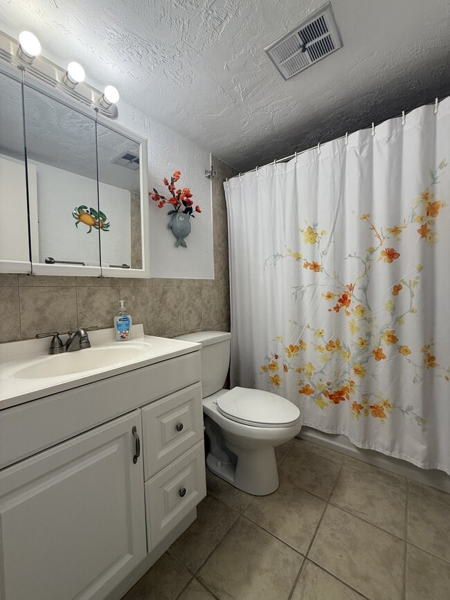Building Photo - 5650-5A1A A1A S