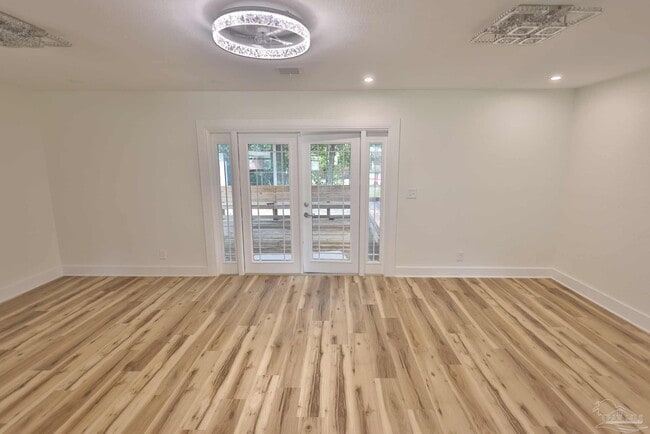 Building Photo - 3795 Summer Dr