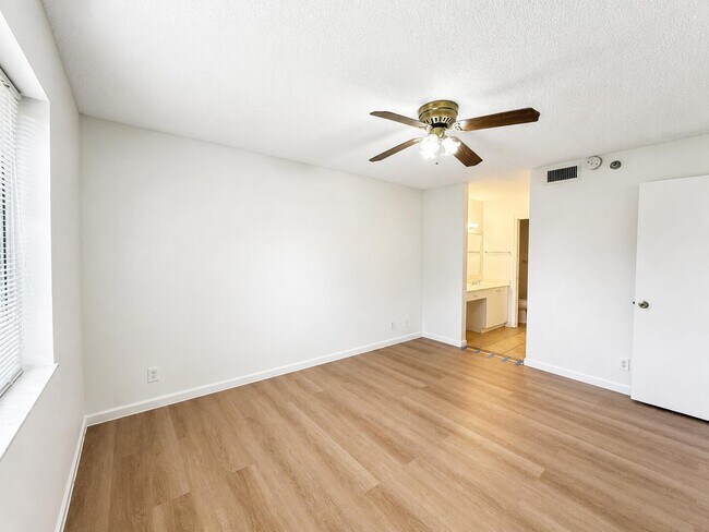 Building Photo - 340 NW 67th St