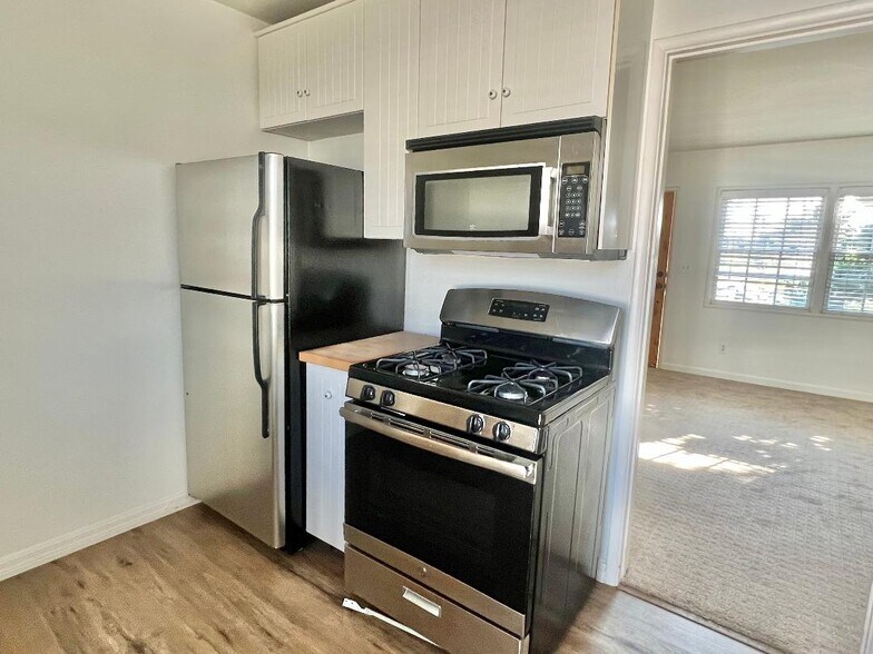 Building Photo - 4256 Noyes St