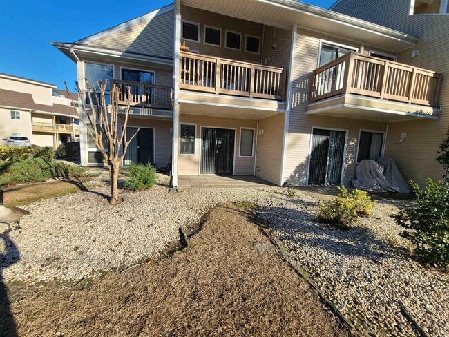 Building Photo - 1025 Plantation Dr W