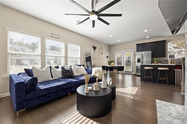 Building Photo - 5011 Longview Walk