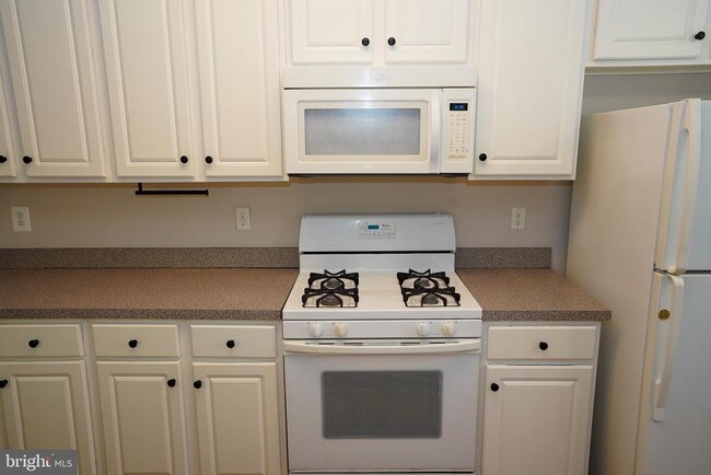 Building Photo - 2115 Ganton Green