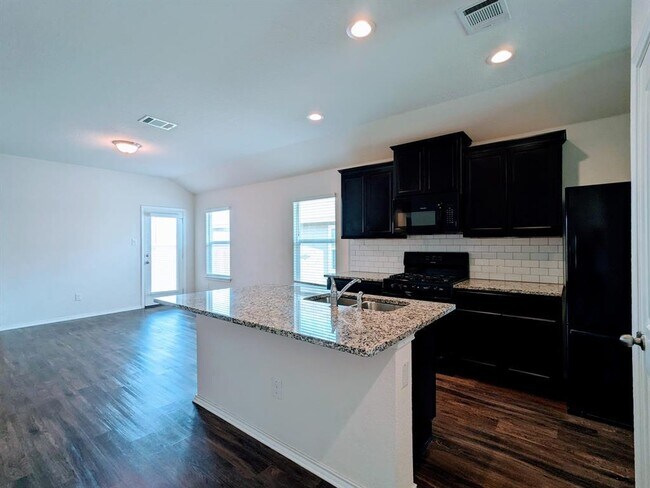 Building Photo - 121 Dylan Dr