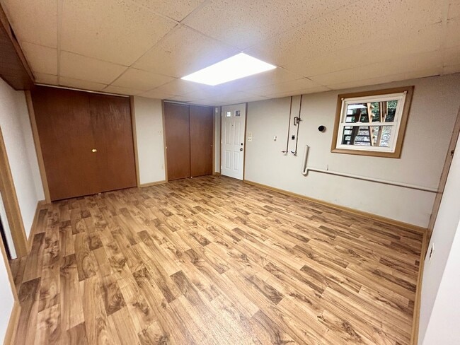 Building Photo - Spacious 4-Bedroom Home with Large Yard & Garage!