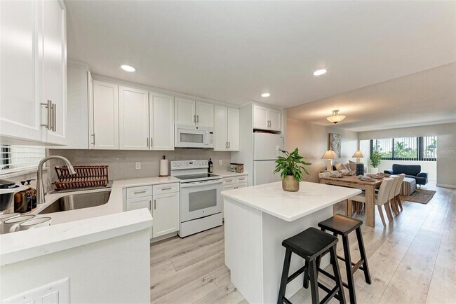 Building Photo - 350 S Polk Dr