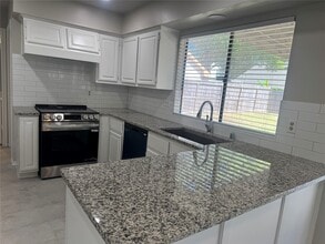 Building Photo - 8110 Green Devon Dr